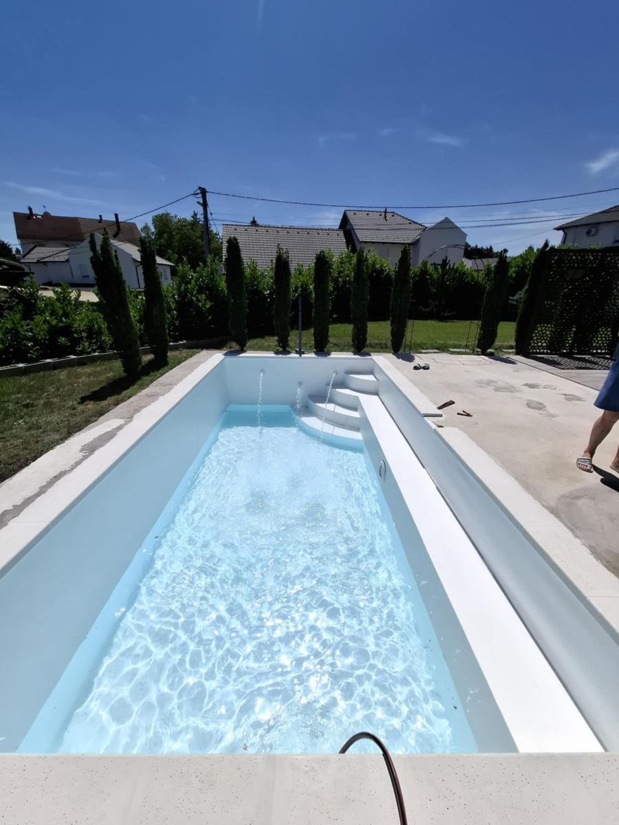 Gold Medence referencia